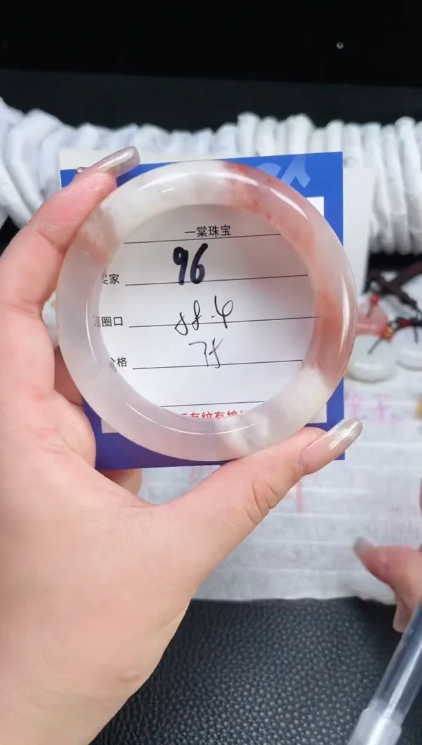 【闪购商品】石英质玉手镯未镶嵌96