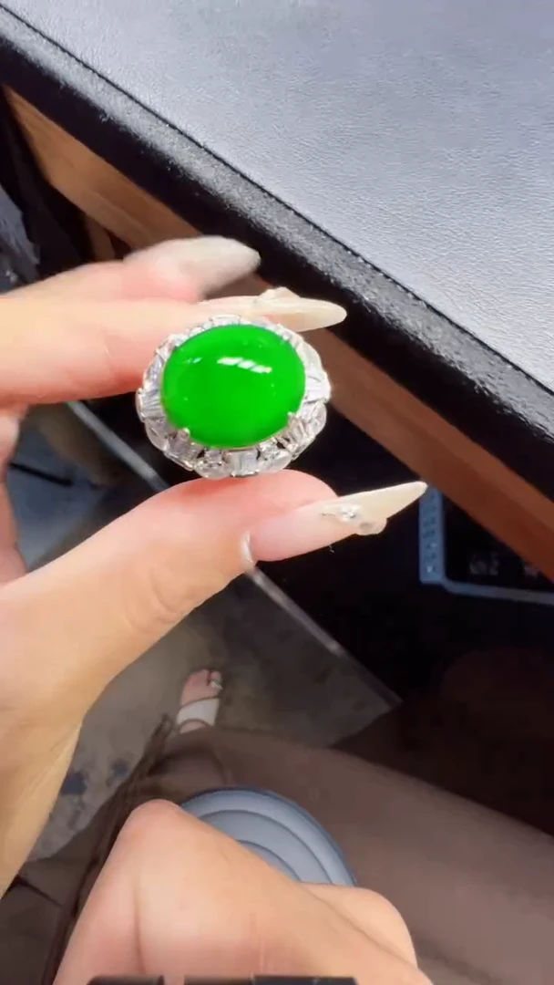 未镶嵌定制翡翠翡翠A货有轻微色差属于正常现象，戒指多样性发货1