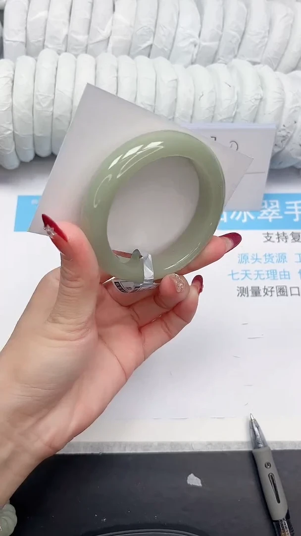 未镶嵌手镯石英质玉189-55.1DK
