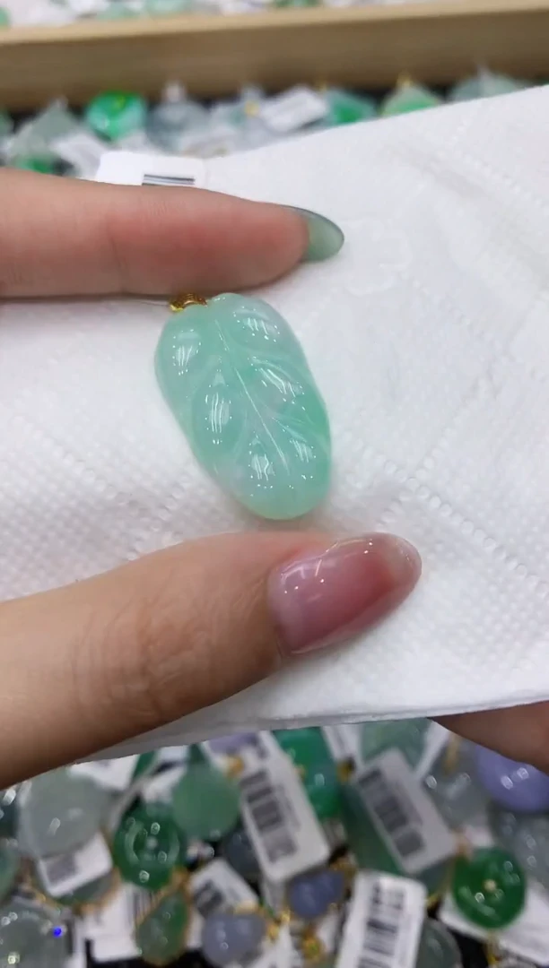 翡翠18K金镶嵌颈饰111111111111