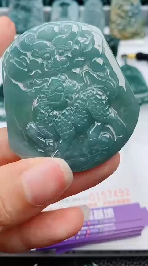 翡翠未镶嵌颈饰