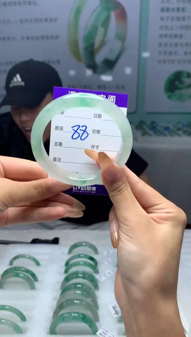 未镶嵌手镯石英质玉（非洲翠）63圈口