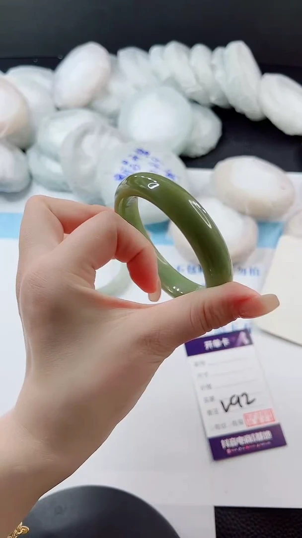 未镶嵌手镯石英质玉多样性发货V92