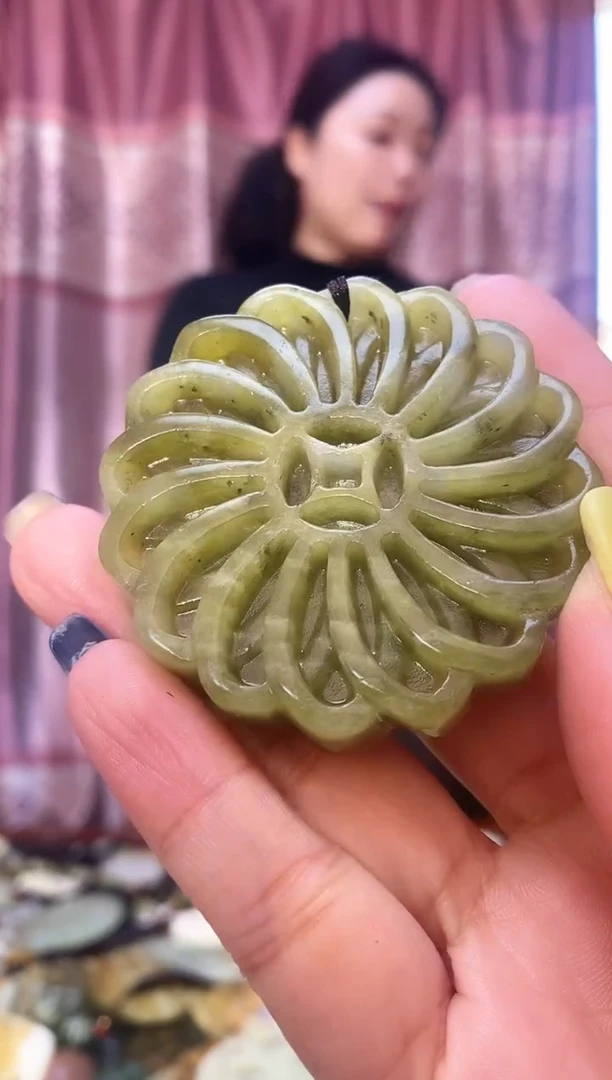 未镶嵌岫玉吊坠
