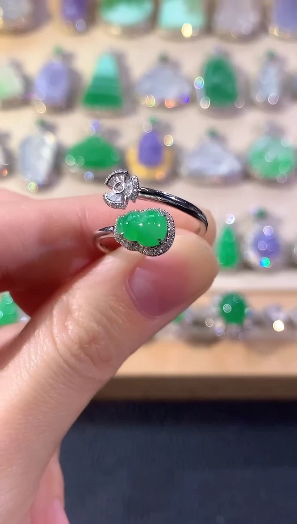 18K金镶嵌戒指翡翠冬日珠宝Q38