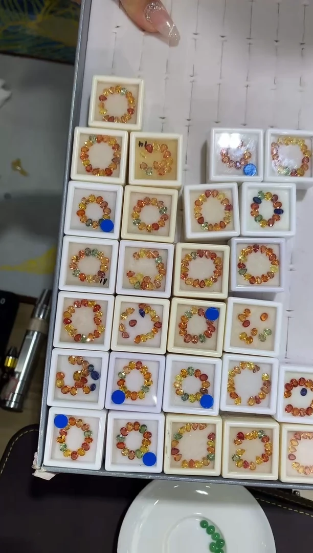 【闪购商品】蓝宝石裸石未镶嵌FL013  4克拉以上发货多样性发一盒