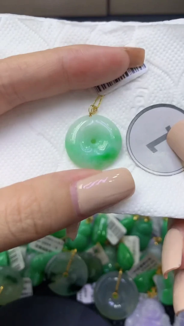 颈饰18K金镶嵌翡翠天然缅甸翡翠A货