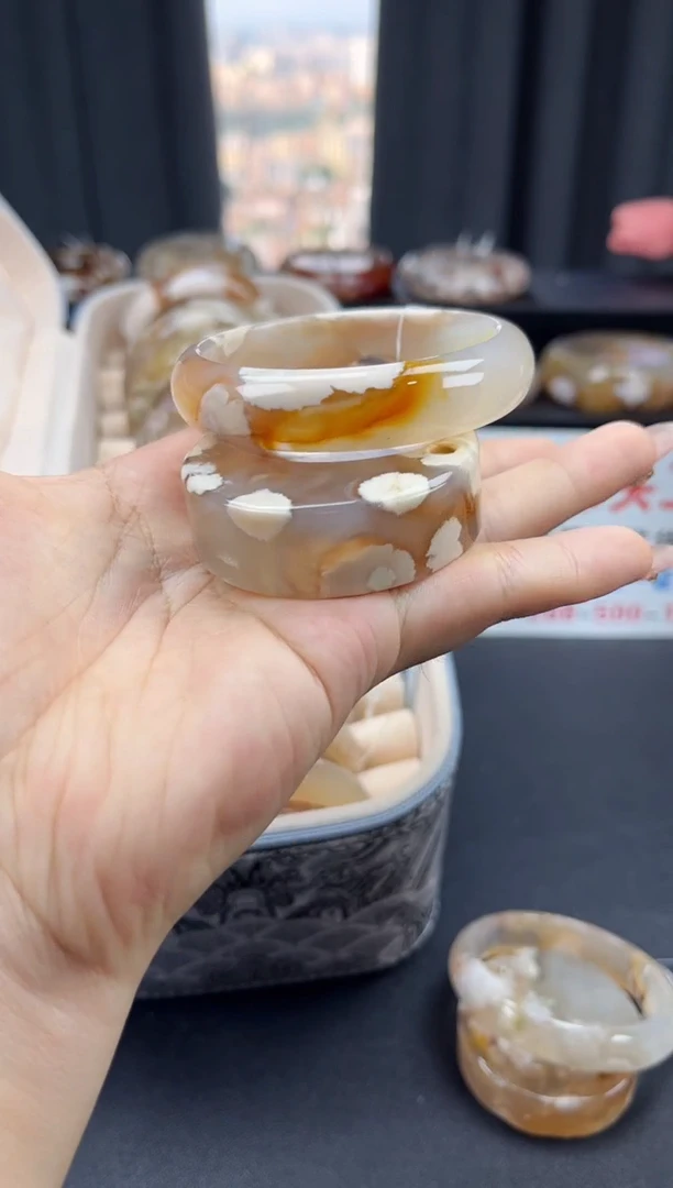未镶嵌手镯石英质玉（55圈口）赠送镯心