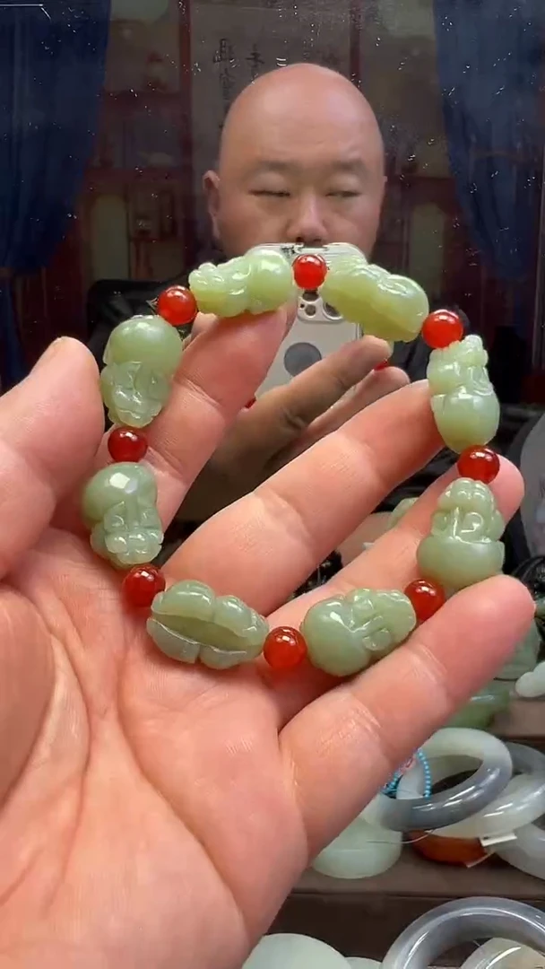 和田玉未镶嵌颈饰貔貅手串