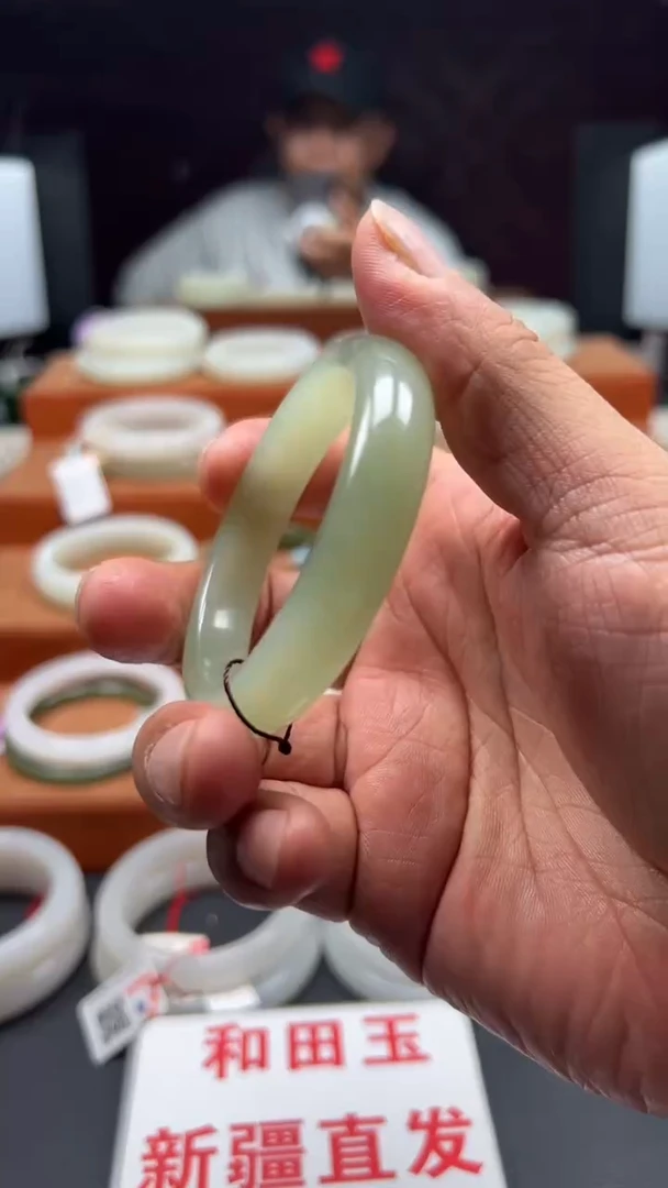 未镶嵌手镯和田玉和田玉手镯