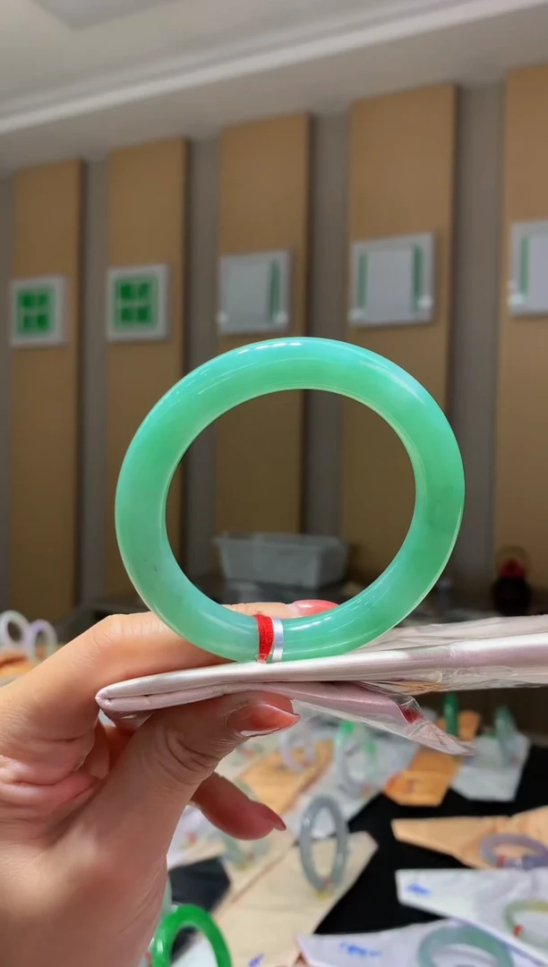 未镶嵌手镯翡翠-C84 圈口53.8 全款8.7万 定金2万