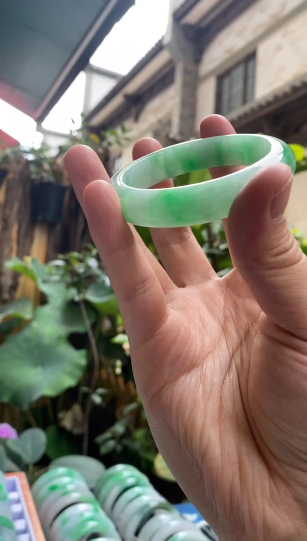 未镶嵌手镯翡翠55圈