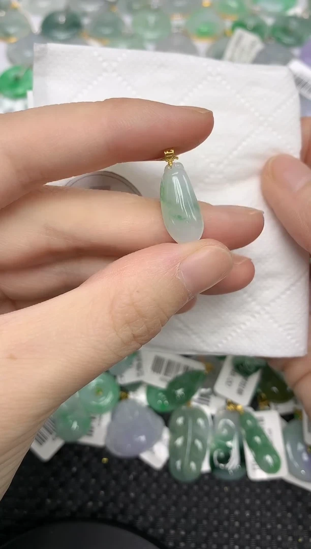 颈饰18K金镶嵌翡翠111111111