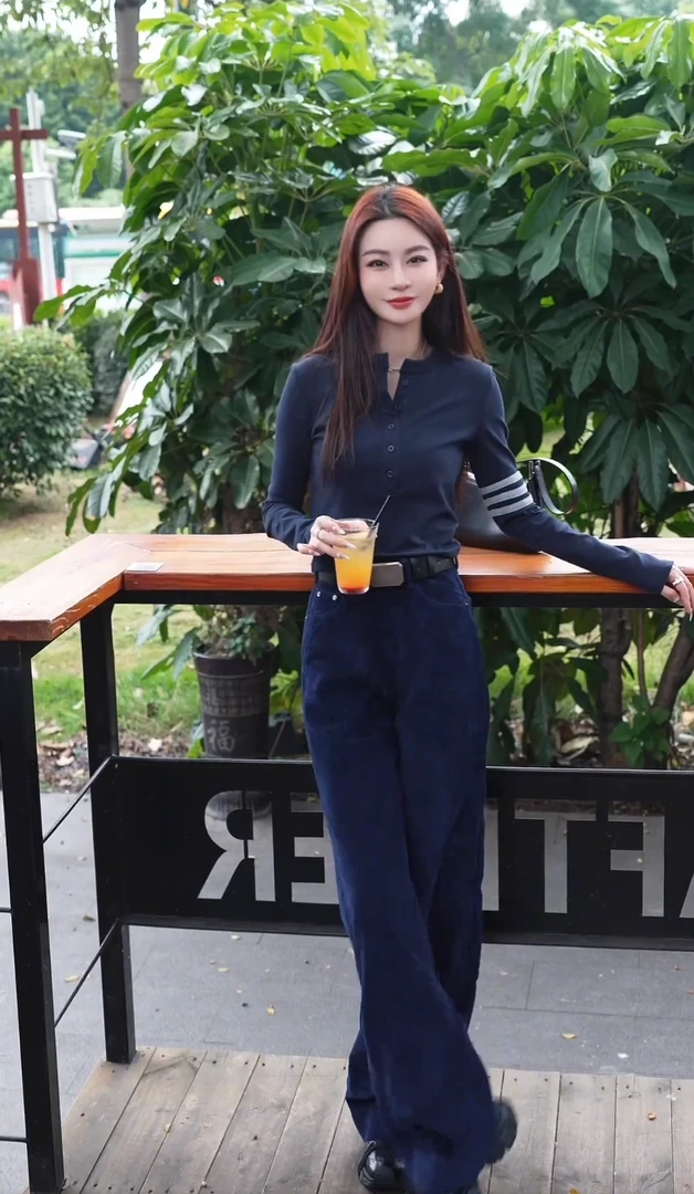 2025秋冬季新款时尚圆领正肩洋气长袖T恤女装别致撞色打底衫上衣