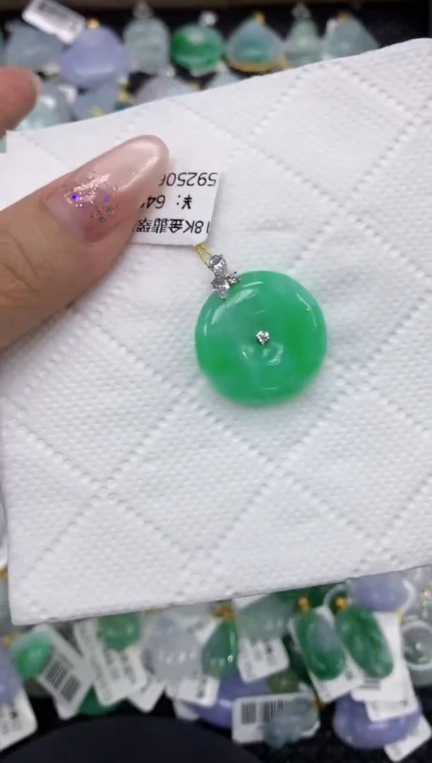 颈饰18K金镶嵌翡翠 1111111111