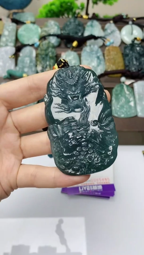 翡翠未镶嵌颈饰