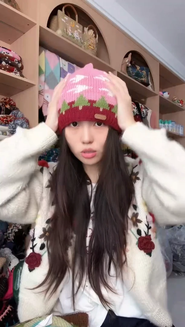 羊毛粉色奶嘴帽子