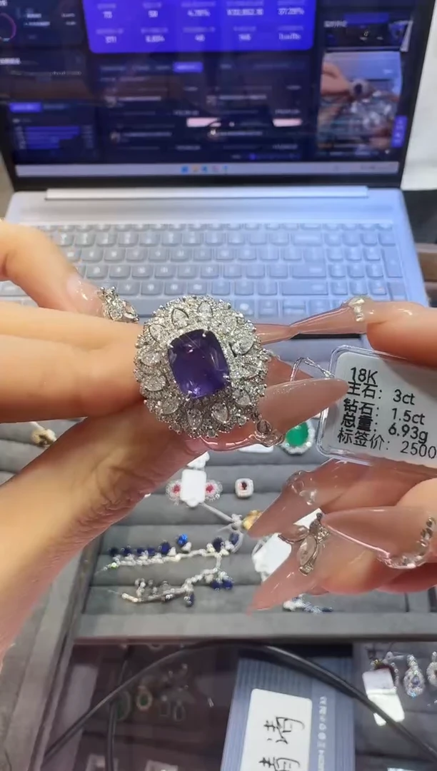 戒指蓝宝石18K金镶嵌方形