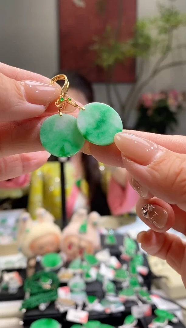 18K金镶嵌翡翠耳饰耳环