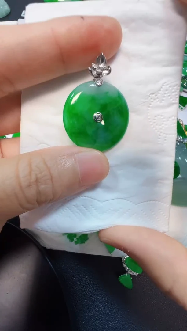 吊坠(不含链)18K金镶嵌翡翠880
