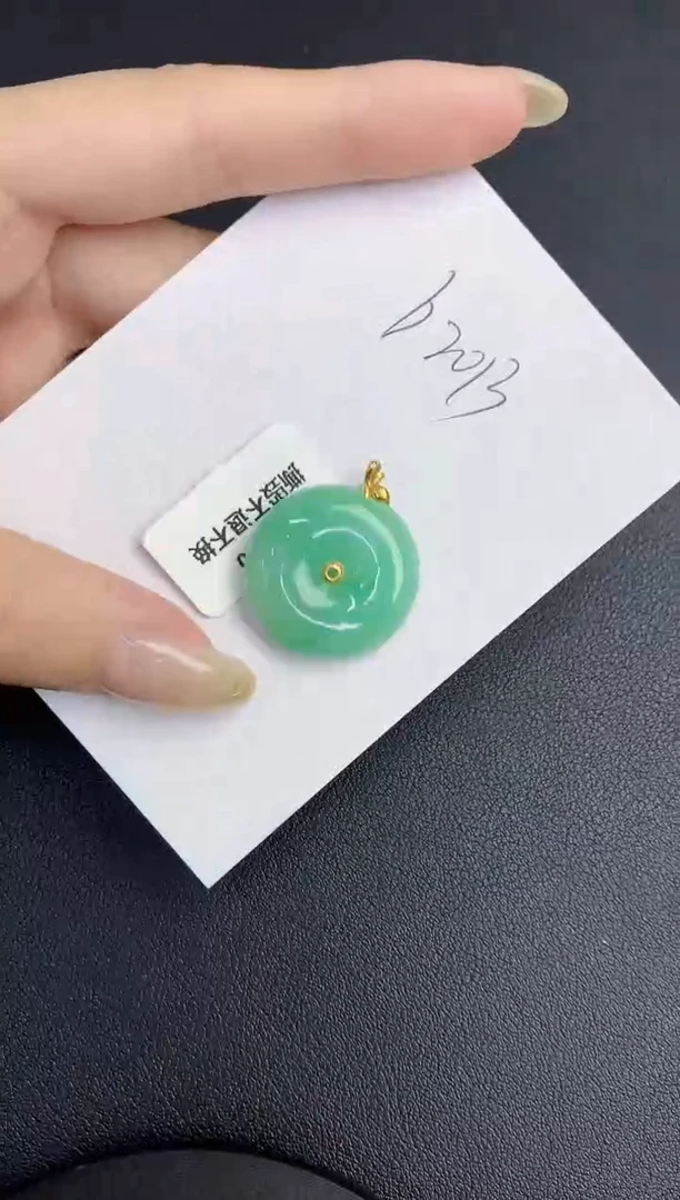 翡翠18K金镶嵌颈饰缅甸天然翡翠A货