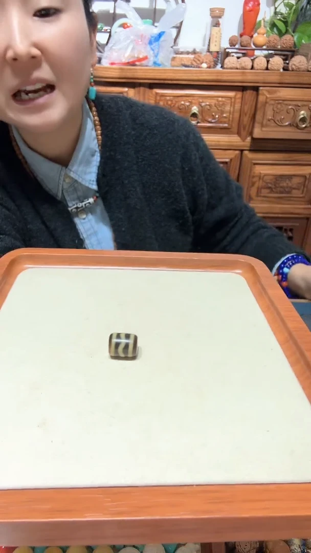 玛瑙/玉髓（覆膜）颈饰未镶嵌精品水波纹珠