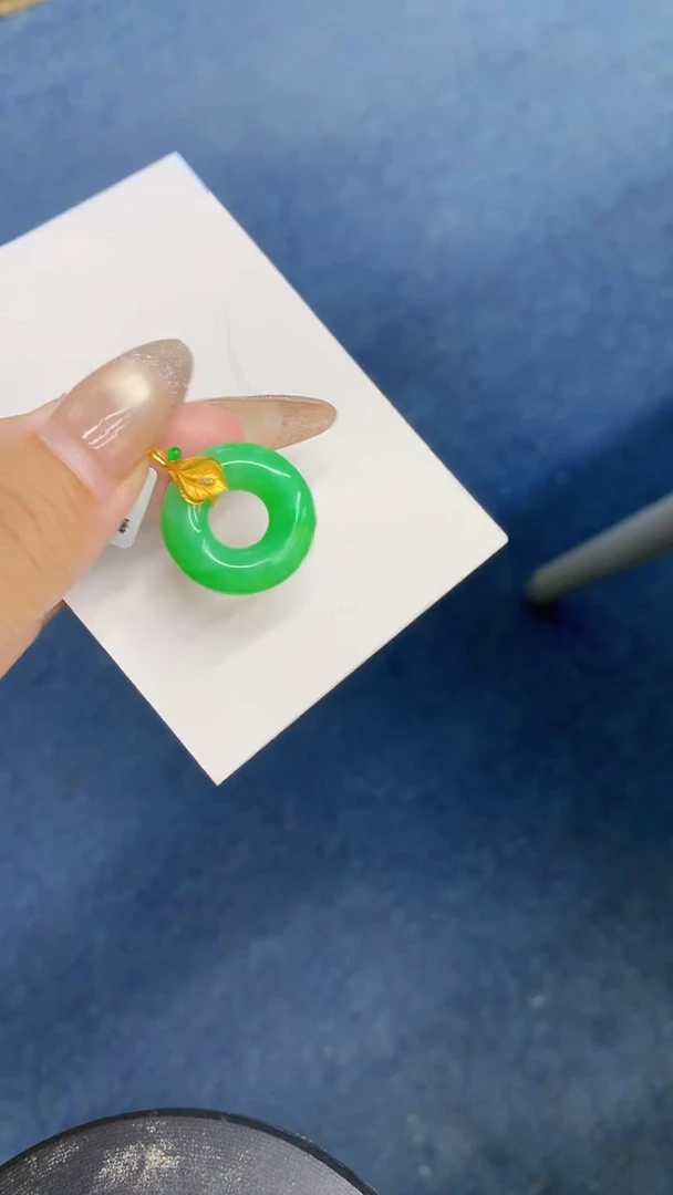 颈饰18K金镶嵌翡翠1