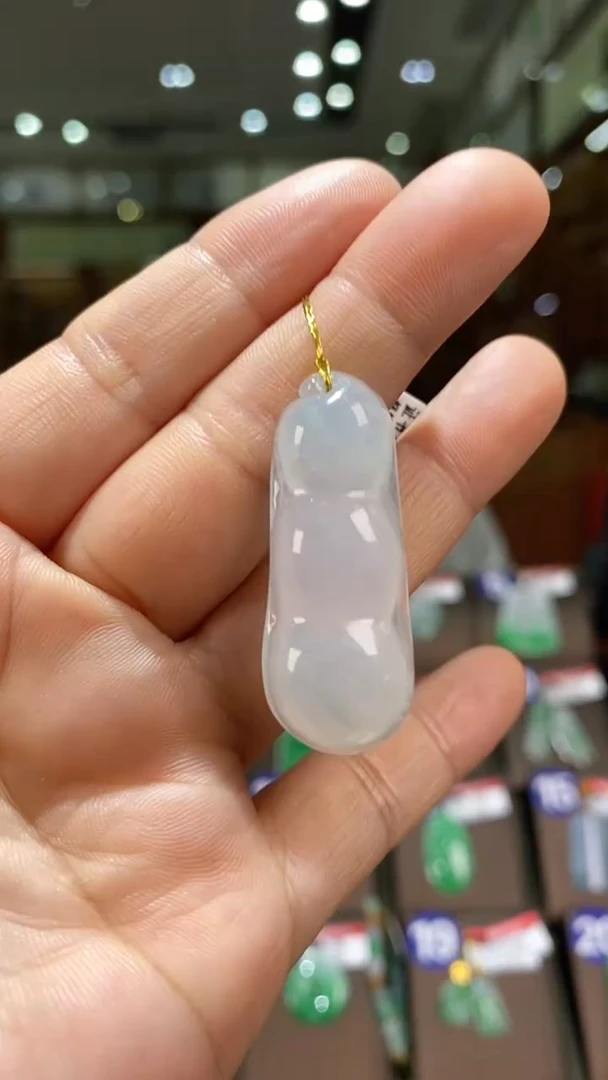 翡翠未镶嵌颈饰花件