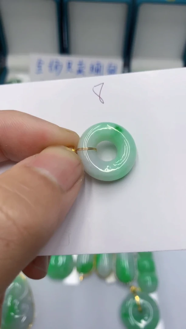 颈饰未镶嵌翡翠1