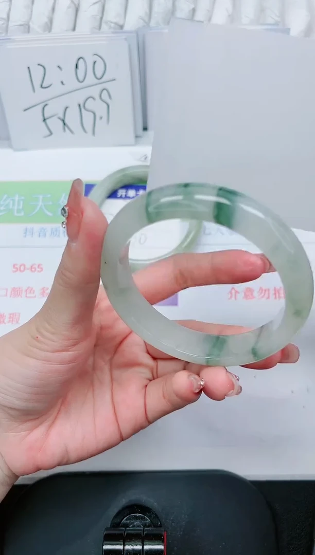 【闪购商品】石英质玉手镯未镶嵌225