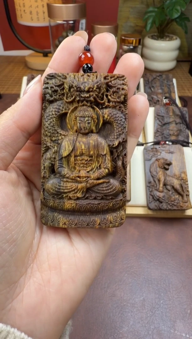 木木雕款芽庄  御龙盘坐大日 7cm 送养香瓶