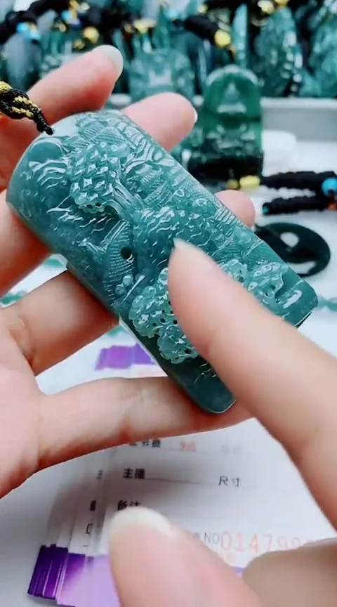 颈饰未镶嵌翡翠