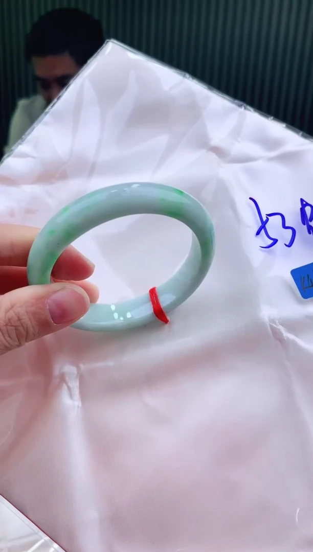 未镶嵌手镯翡翠V****?51