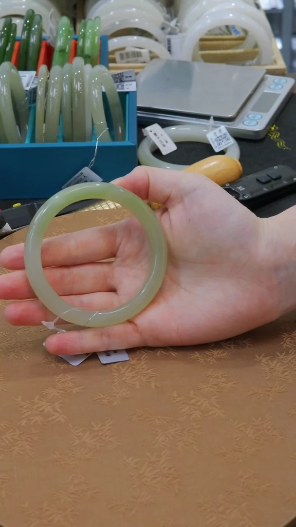 和田玉手镯未镶嵌57圈口正装半山水翠青手镯