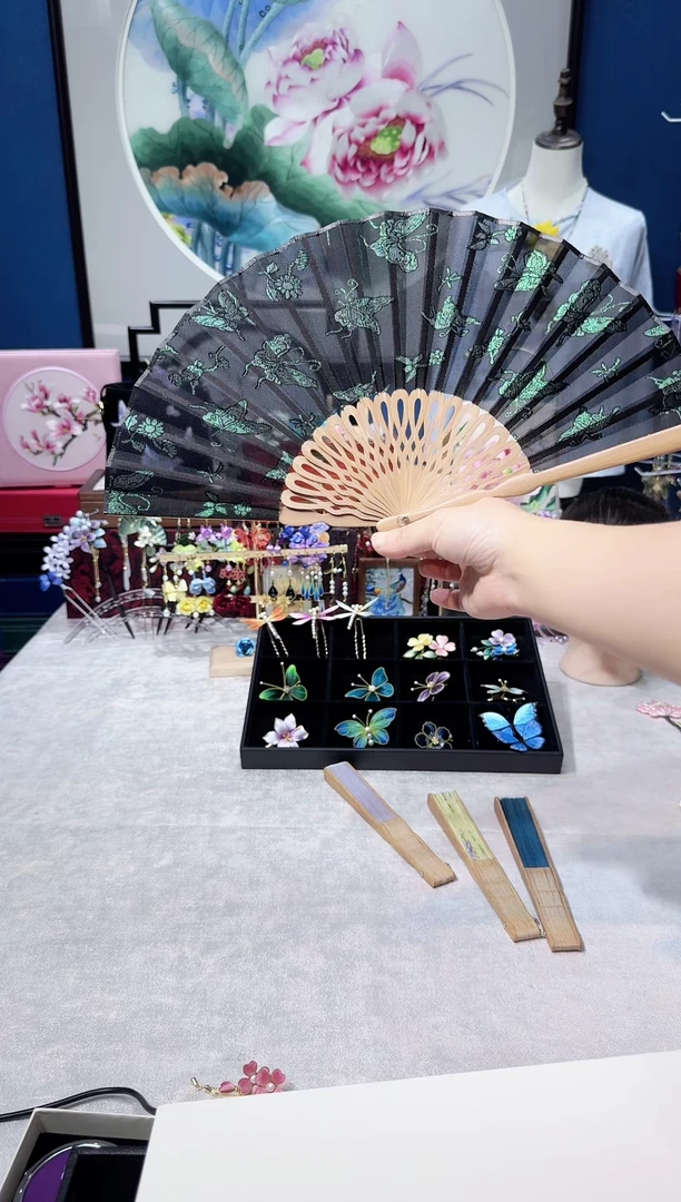 织绣国风美物非遗异色罗折扇