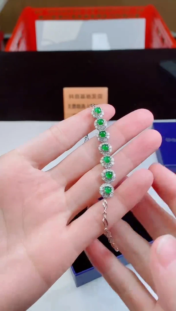 颈饰未镶嵌翡翠   ·