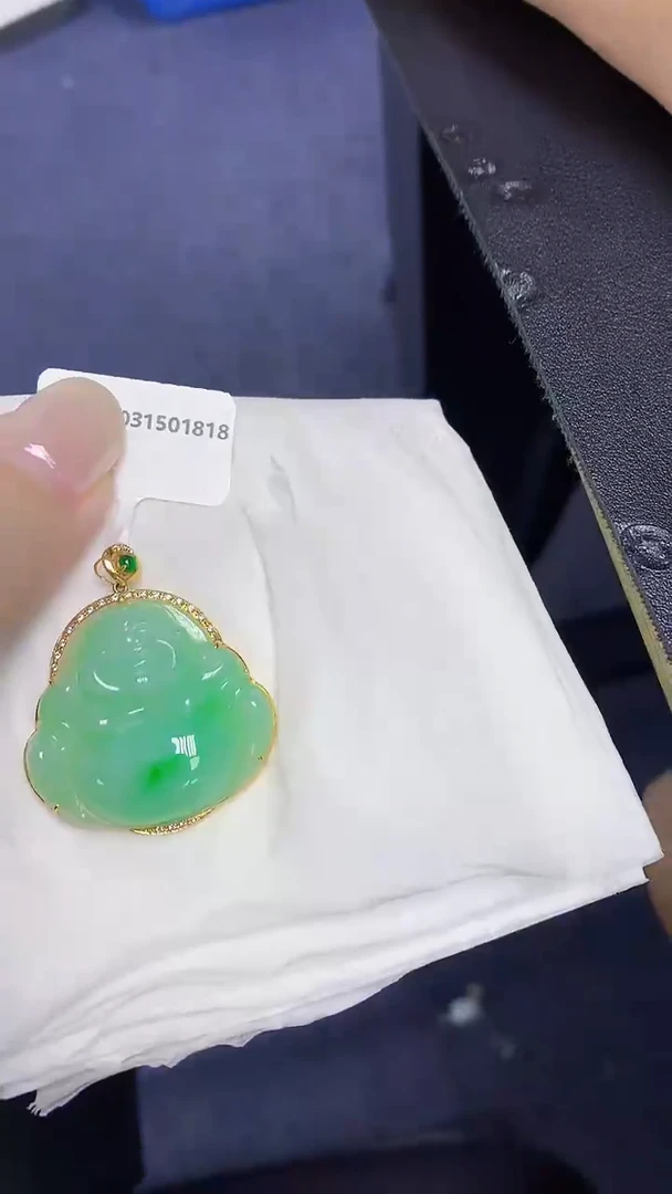 翡翠18K金镶嵌颈饰天然缅甸翡翠A货天然缅甸翡翠A货