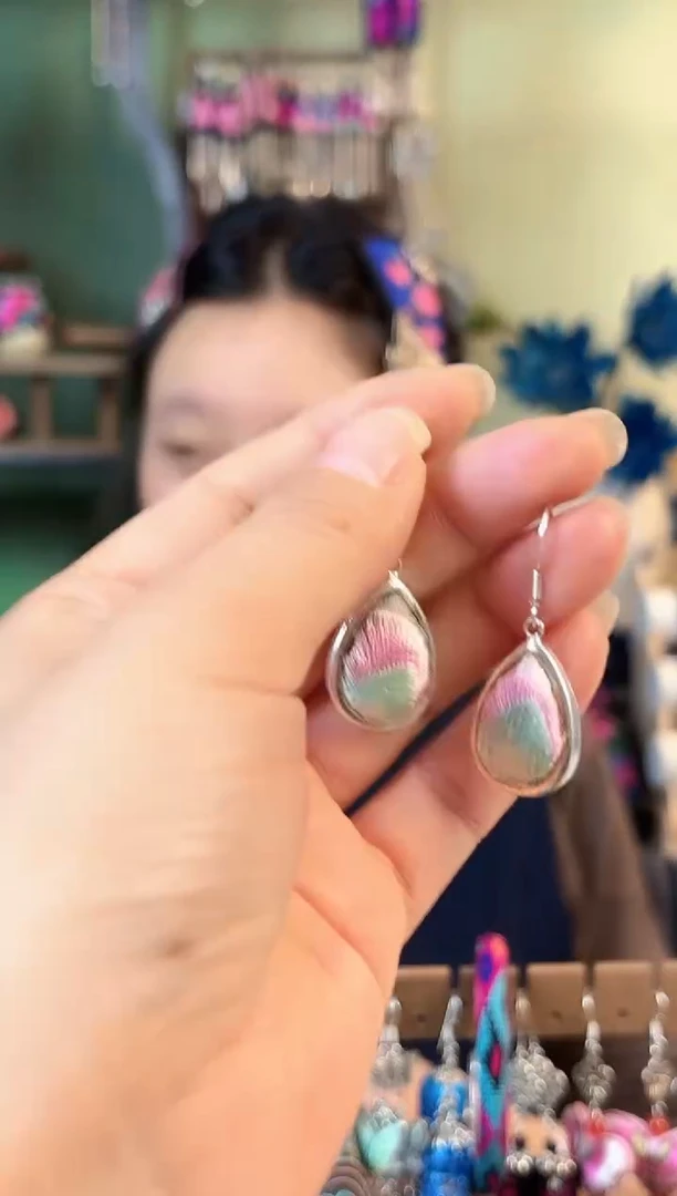 彩云南阁非遗老绣饰品572*