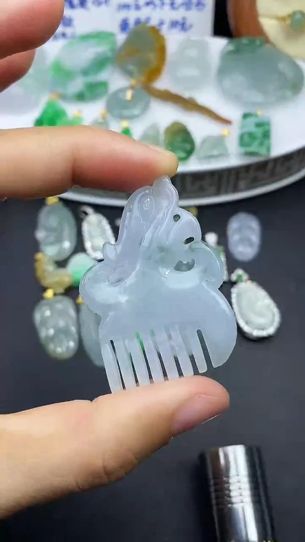 颈饰未镶嵌翡翠吊坠