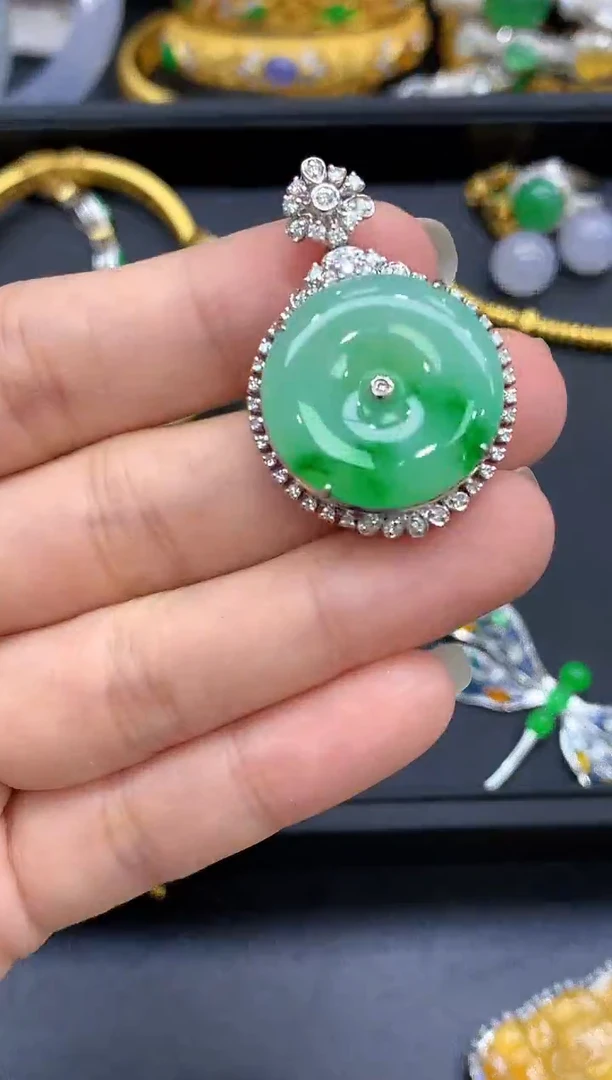 颈饰18K金镶嵌翡翠735-中国好珍宝