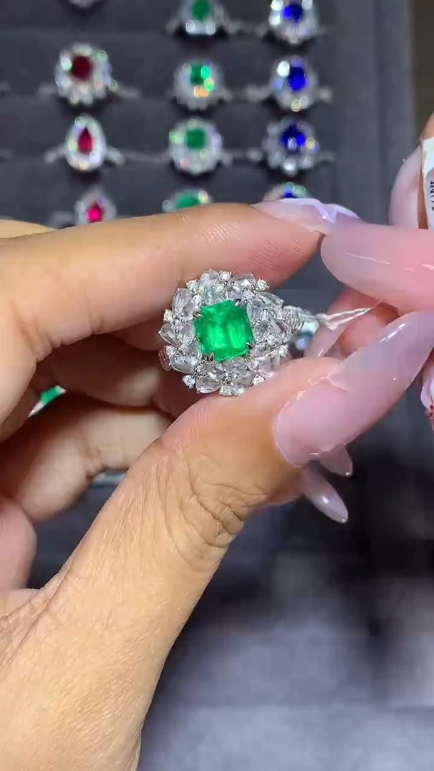 18K金镶嵌戒指祖母绿1.6CT