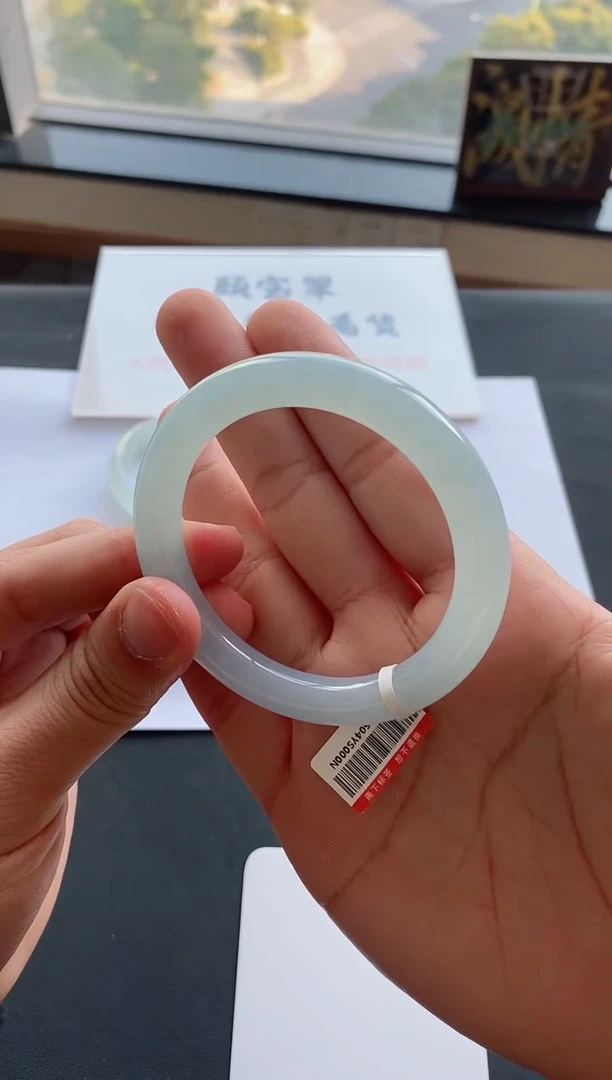 【闪购商品】翡翠手镯未镶嵌84号57.7*9.7*10.1正圈