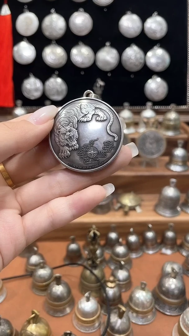 布艺铜合金宁***远萨摩亚下山虎银盒子