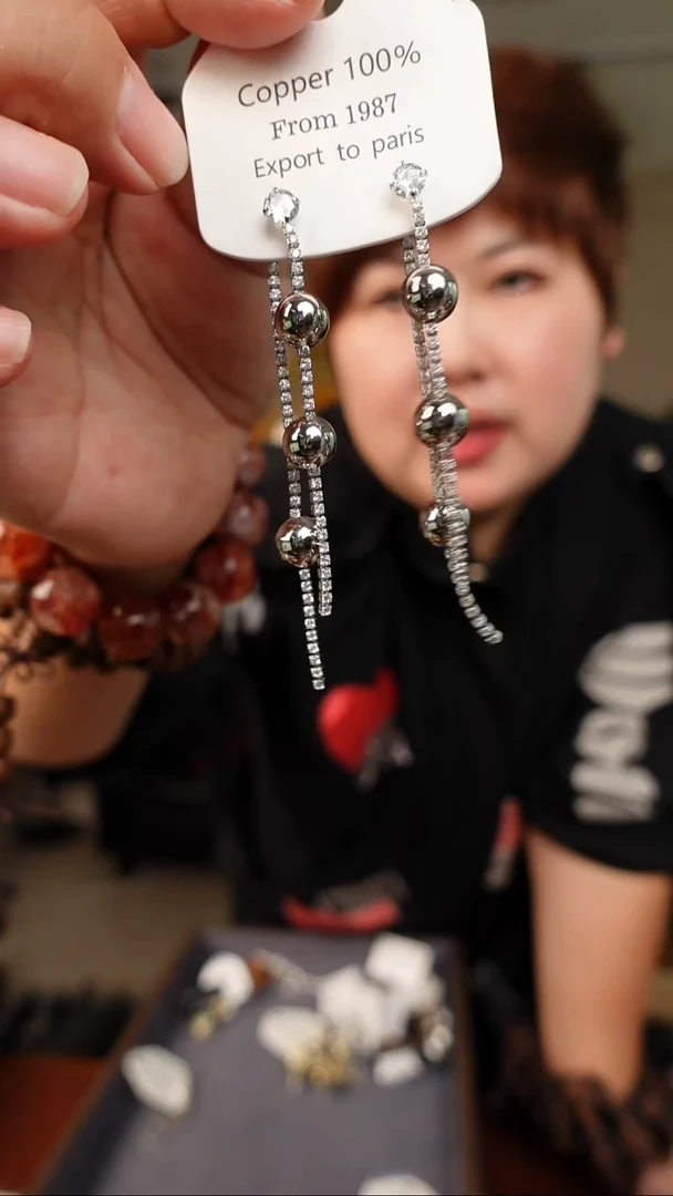 无非金属耳饰