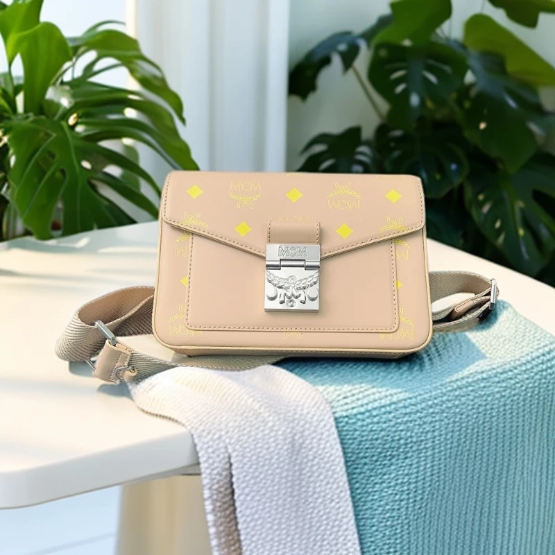 95新 MCM  奶茶色邮差包  1794 4212