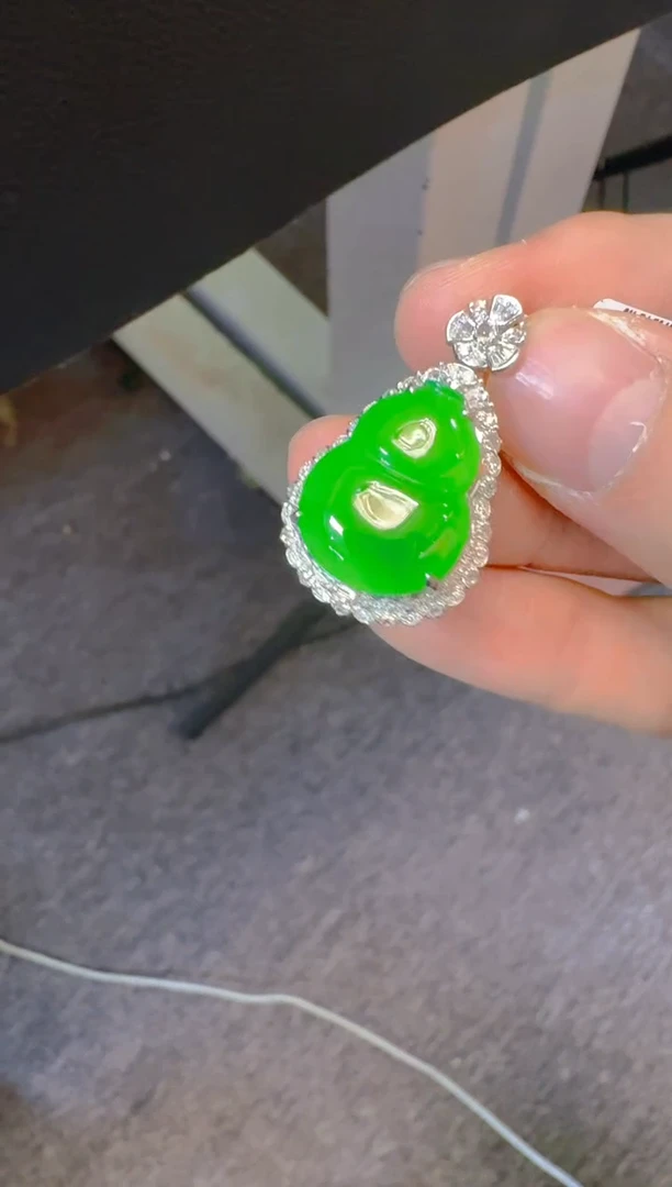 吊坠(赠链)18K金镶嵌翡翠天然A货翡翠