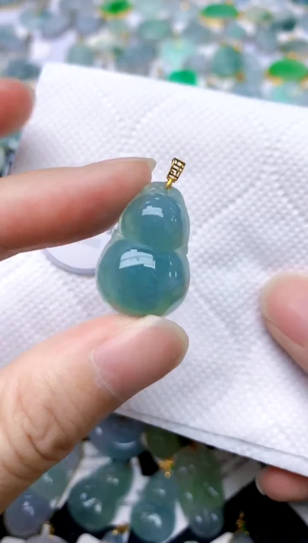 颈饰18K金镶嵌翡翠天然A货翡翠