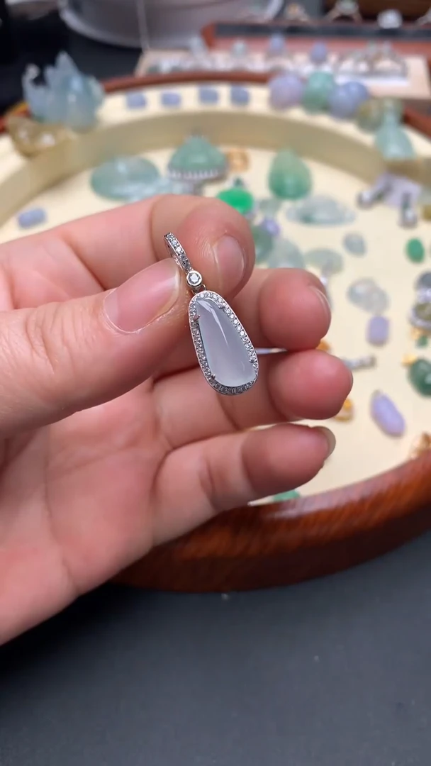 【闪购商品】翡翠颈饰银S925镶嵌翡翠镶嵌随形