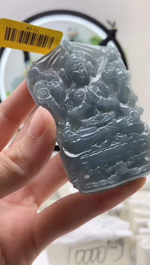 翡翠未镶嵌颈饰千手观音