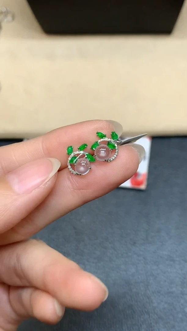 18K金镶嵌翡翠耳饰【无鉴赏期】蛋面【无服务费